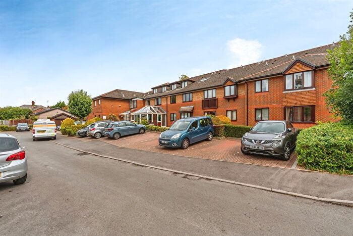 1 Bedroom Flat For Sale In Sherwood Close, Southampton, SO16