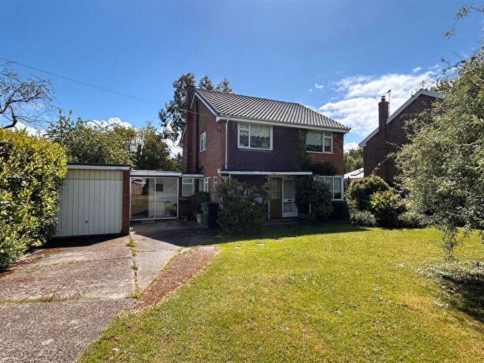 4 Bedroom Detached House For Sale In Andover Road, Newbury, RG14