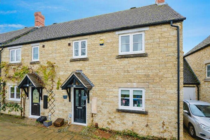 3 Bedroom Semi Detached House For Sale In Bramble Bank, Witney, Oxfordshire, OX28