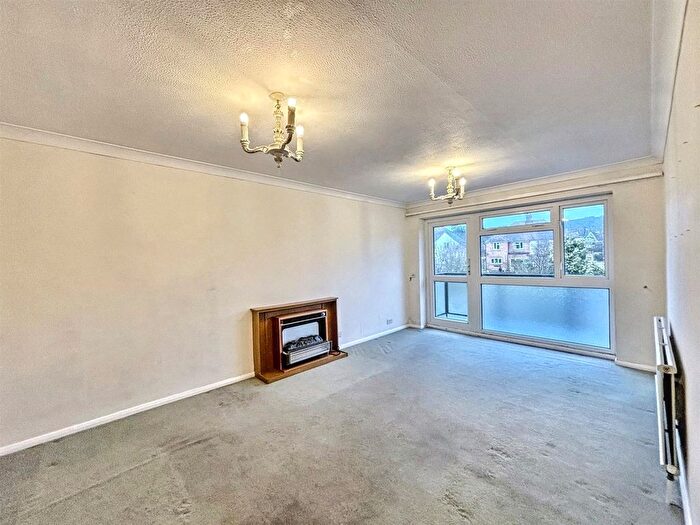 2 Bedroom Flat For Sale In Shortdean Place, Eastbourne, BN21