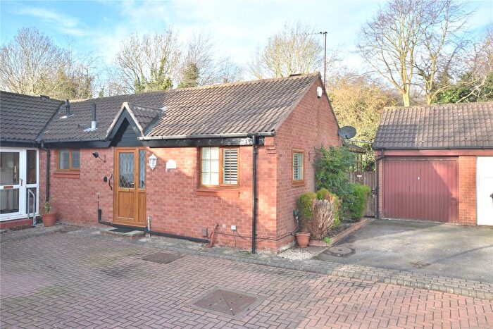 2 Bedroom Bungalow For Sale In High Bank Place, Leeds, West Yorkshire, LS15