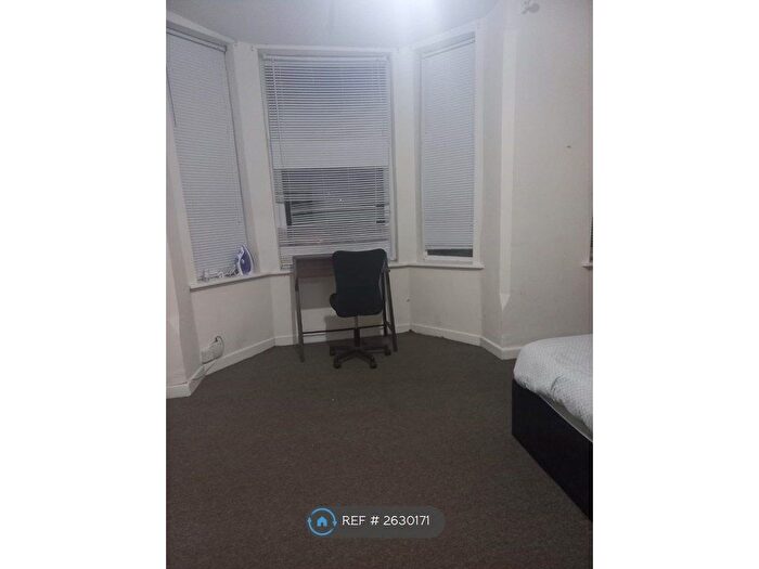 1 Bedroom Flat To Rent In Colwick Road, Nottingham, NG2