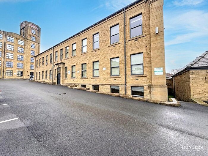 1 Bedroom Flat For Sale In Upper Blakeridge Lane, Batley, WF17