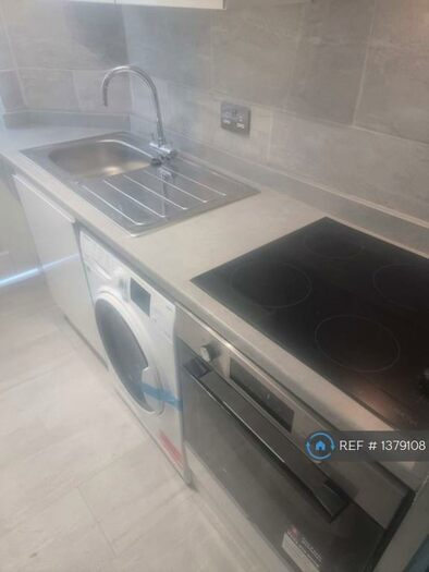 2 Bedroom Flat To Rent In Villiers Road, London, NW2