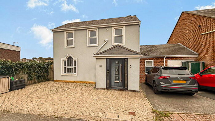 3 Bedroom Link Detached House For Sale In Wadham Place, Sittingbourne, ME10