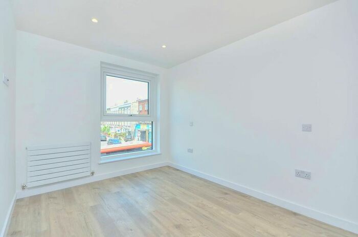 1 Bedroom Flat To Rent In Tooting High Street, Tooting, London, SW17