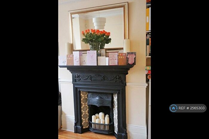 2 Bedroom Flat To Rent In Sangora Road, London, SW11