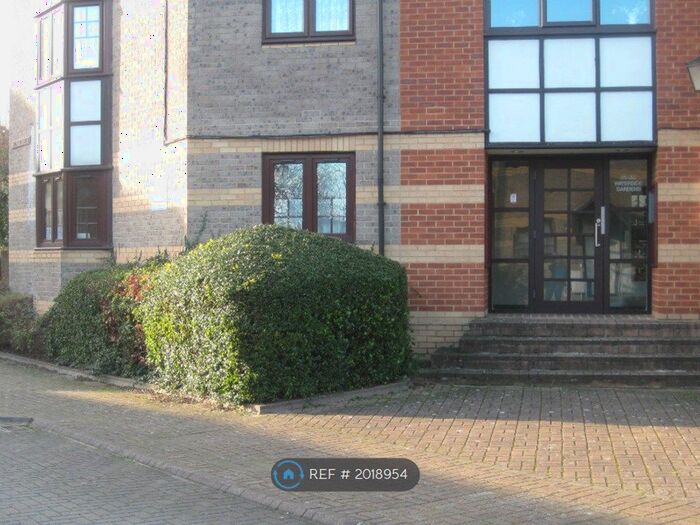 2 Bedroom Flat To Rent In Holybrook, Reading, RG1