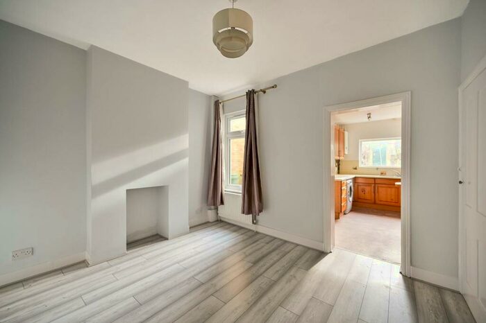 4 Bedroom Semi-Detached House To Rent In Gordon Road, Carshalton Beeches, Carshalton, SM5