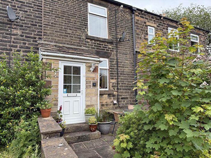 2 Bedroom Terraced House To Rent In Dinting Lane, Glossop, SK13