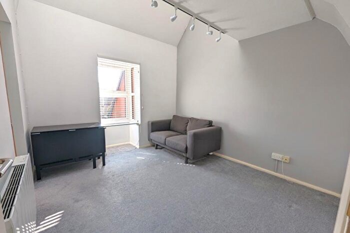 1 Bedroom Flat To Rent In Goldsworth Park, Woking, GU21