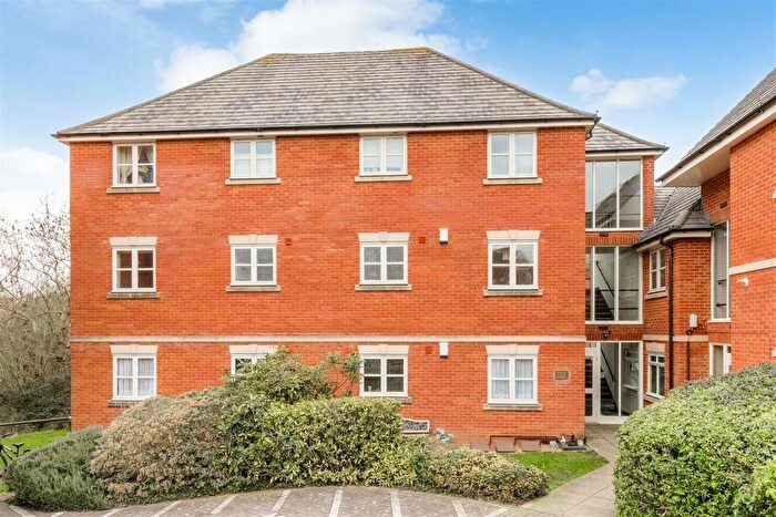 3 Bedroom Flat To Rent In Darwin Close, Medbourne, Milton Keynes, MK5