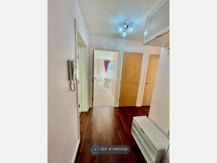 2 Bedroom Flat To Rent In Ashleigh Court, Watford, WD17