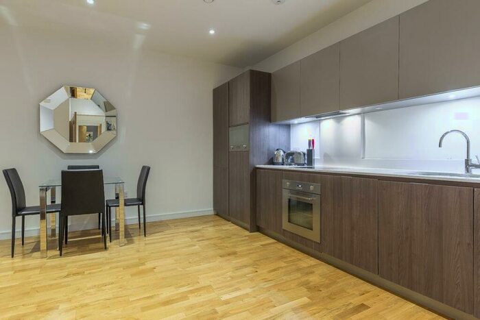 2 Bedroom Flat To Rent In Eastern Road, Romford, RM1