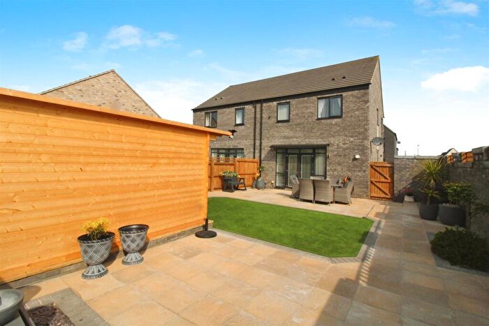 3 Bedroom Semi-Detached House For Sale In Memory Lane, Kingswood, Hull, HU7
