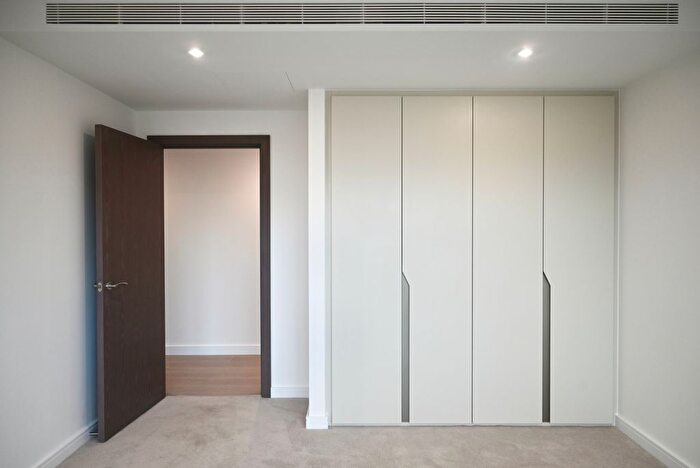 3 Bedroom Flat To Rent In Parrs Way, London, W6