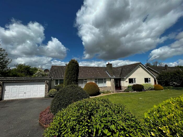 4 Bedroom Detached Bungalow For Sale In Badbury, Swindon, SN4