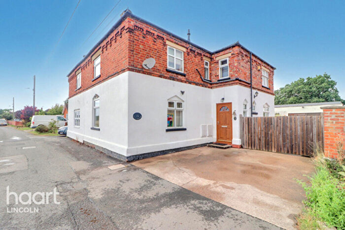 3 Bedroom Semi-Detached House For Sale In West Bank, Saxilby, LN1