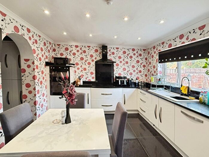 5 Bedroom End Of Terrace House For Sale In Budding Road, Eastington, Stonehouse, GL10