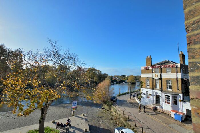 2 Bedroom Flat To Rent In Water Lane, Richmond, TW9