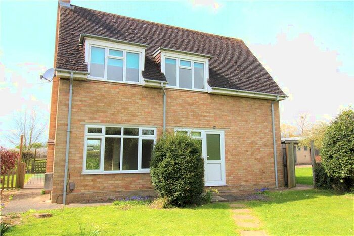 3 Bedroom Detached House To Rent In Milton Road, Clapham, MK41