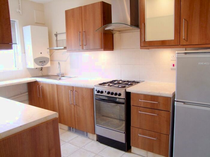 2 Bedroom Flat To Rent In Richmond Road, Kingston Upon Thames, KT2