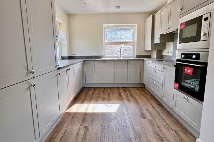 2 Bedroom Bungalow For Sale In Stuckton, Fordingbridge, SP6