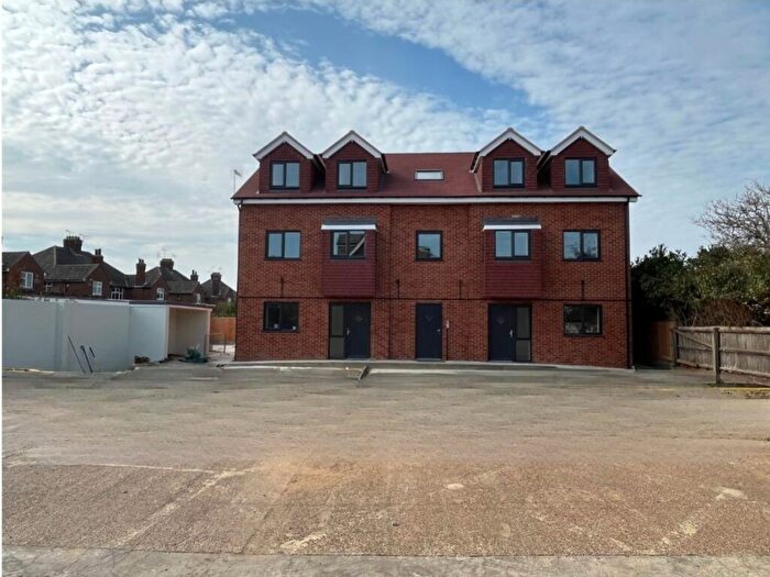 1 Bedroom Flat For Sale In Finsbury Court, Glenfield Avenue, Felixstowe, IP11