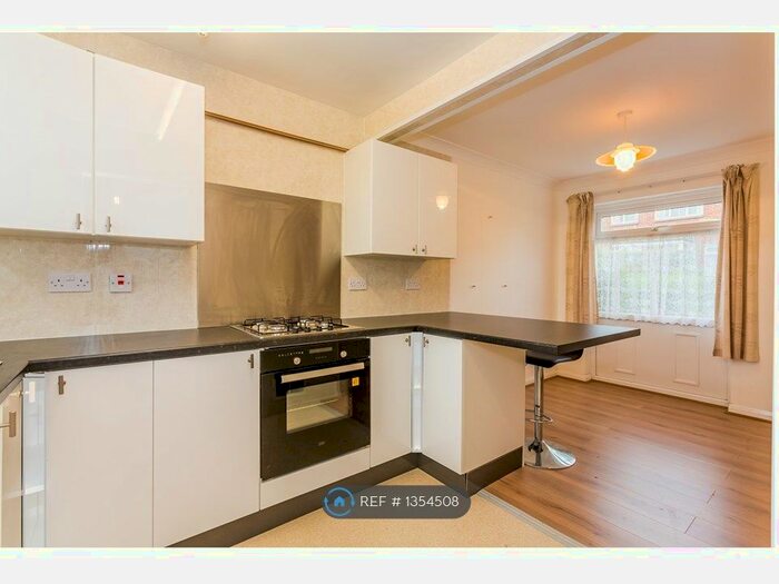 3 Bedroom Semi-Detached House To Rent In Tamworth Square, Sunderland, SR3