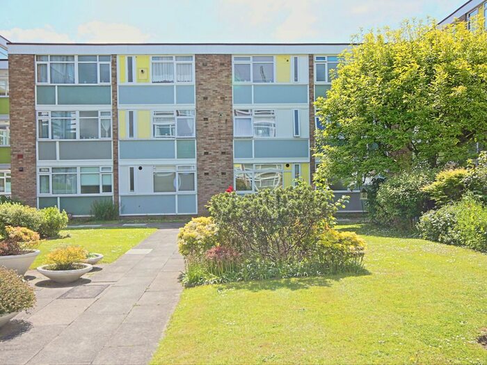 2 Bedroom Flat To Rent In South View Court, Woking, GU22