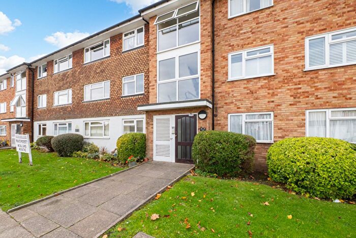 2 Bedroom Flat For Sale In Westbourne Avenue, Cheam, Sutton, SM3