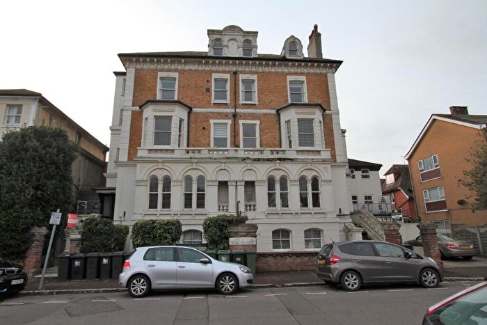 2 Bedroom Apartment For Sale In Spencer Road, Eastbourne, BN21