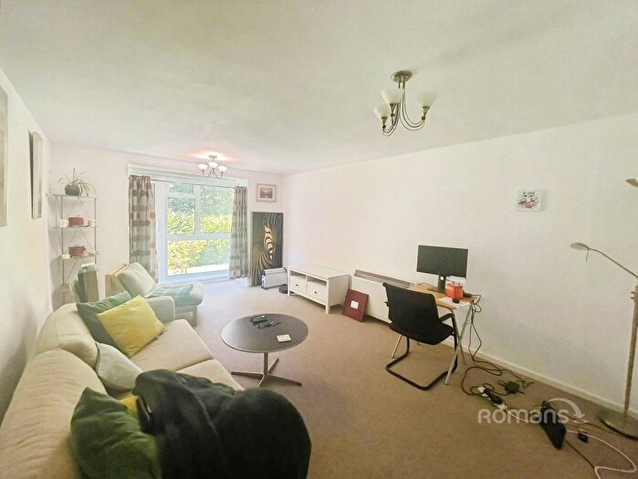 2 Bedroom Flat To Rent In Birkdale Court, Cardwell Crescent, Ascot, SL5