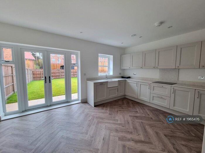 4 Bedroom Semi-Detached House To Rent In The Fairway (Hayne Avenue), Farnborough, GU51