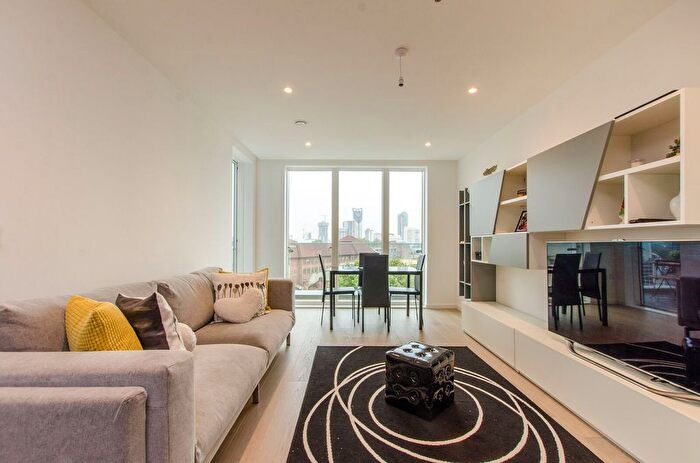 2 Bedroom Flat To Rent In Hilary Mews, Borough, London, SE1