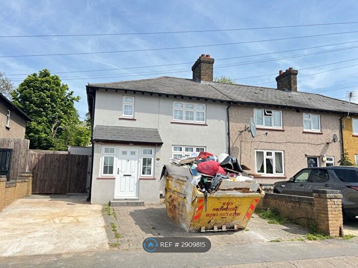 5 Bedroom Semi-Detached House To Rent In Edgeworth Road, London, SE9