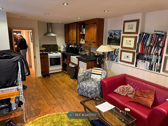 1 Bedroom Flat To Rent In Barrington Street, Tiverton, EX16