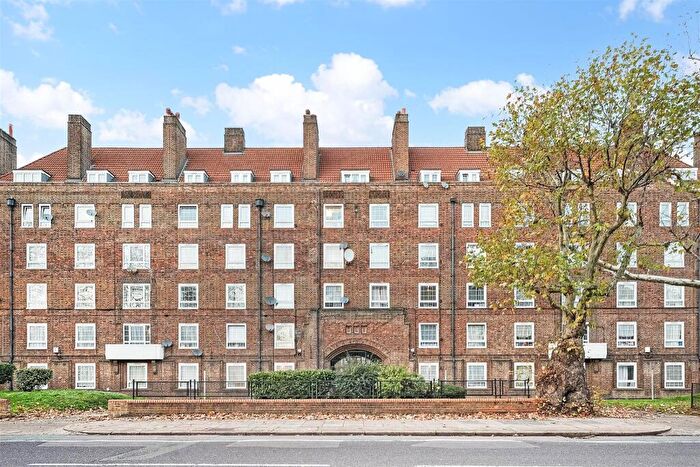3 Bedroom Apartment To Rent In Peckham Road, SE5
