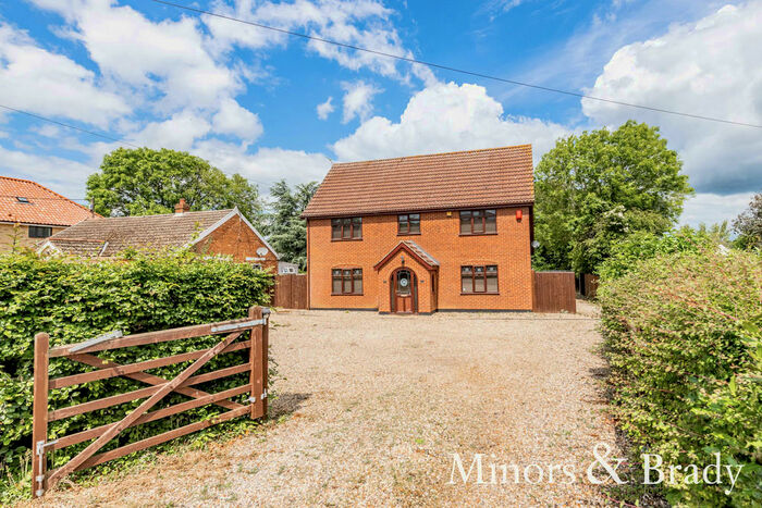 4 Bedroom Detached House For Sale In Low Street, Wicklewood, NR18