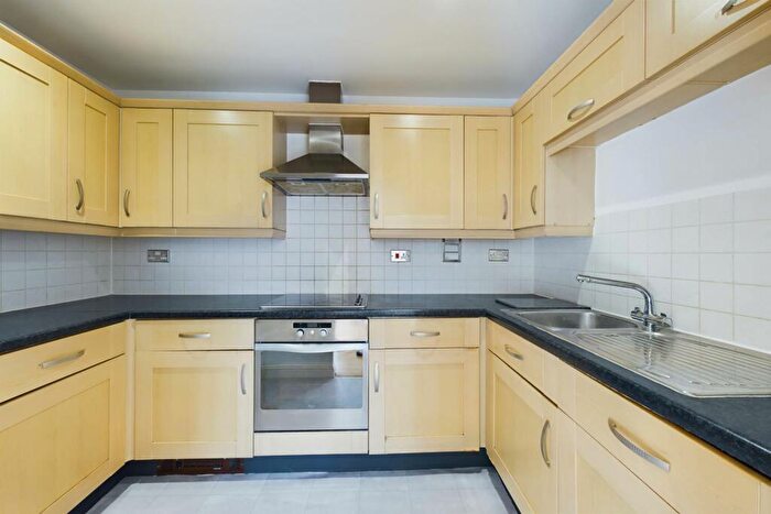 2 Bedroom Apartment For Sale In The Spires, Town Centre, HP2