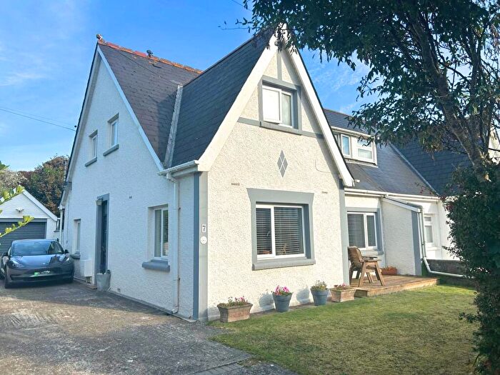 3 Bedroom Semi-Detached House For Sale In Windsor Road, Porthcawl, CF36
