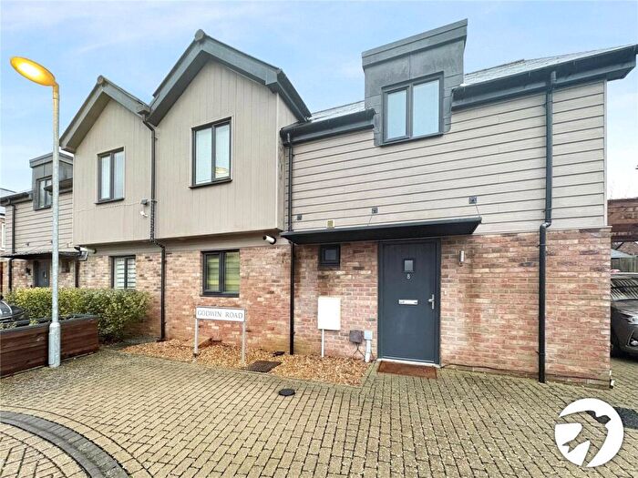 3 Bedroom Semi Detached House For Sale In Godwin Road, Allington, Maidstone, Kent, ME16