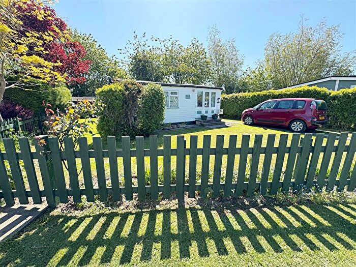 2 Bedroom Chalet For Sale In Humberston Fitties, Humberston, Grimsby, N.E. Lincs, DN36