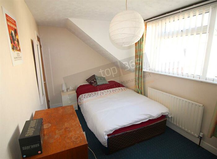 2 Bedroom Flat To Rent In *£pppw Excluding Bills* Lenton Boulevard, Lenton, Nottingham, NG7