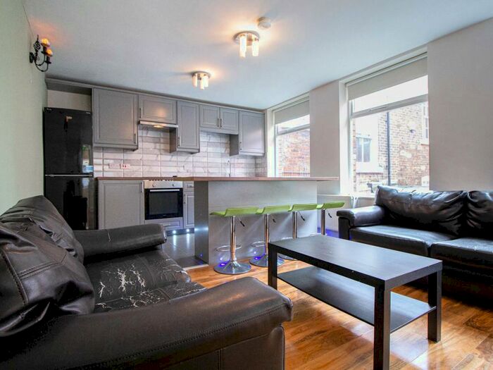 4 Bedroom Apartment To Rent In Providence Place, Leeds, West Yorkshire, LS2