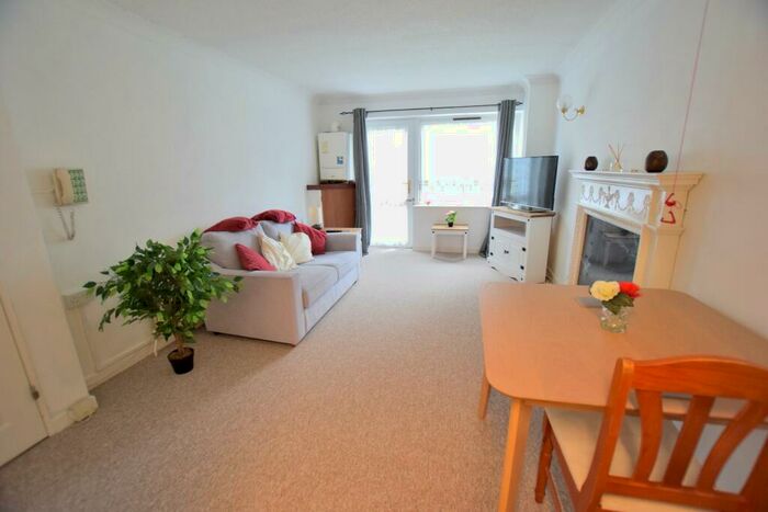 1 Bedroom Flat To Rent In Homefield House, Barton Court Road, New Milton, Hampshire., BH25