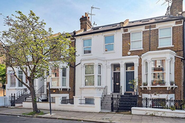 1 Bedroom Flat To Rent In Sulgrave Road, Brook Green, London, W6