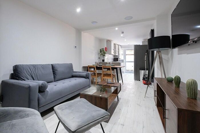 5 Bedroom House To Rent In Westfield Street, Lincoln, LN1