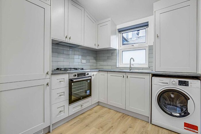 2 Bedroom Flat To Rent In Upper Tooting Road, London, SW17