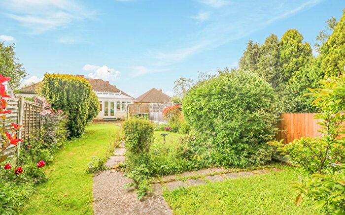 2 Bedroom Semi-Detached Bungalow For Sale In Rectory Road, Hawkwell, SS5